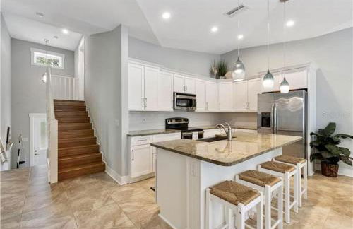 AMI/Holmes Beach - 3/2 Home - Private Heated Pool and Yard - walk to beach - Photo 4