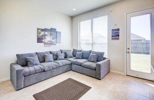 Meticulously-maintained 3-BR Townhouse w/ Backyard ~ Double-Story! - Foto 15