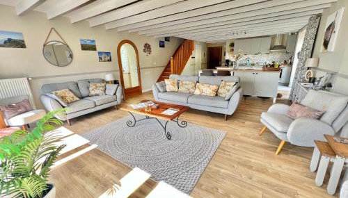 Quai du Val is a Charming Pet and Family Friendly Riverside Gite in Lehon close to Dinan Sleeps 7 - Foto 3