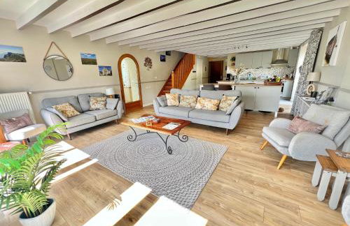 Quai du Val is a Charming Pet and Family Friendly Riverside Gite in Lehon close to Dinan Sleeps 7 - Photo 3