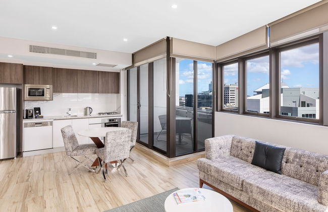 Meriton Suites Church Street, Parramatta - Photo 22