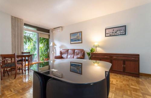 Two-bedroom apartment, central location, with terrace, WiFi, and metro nearby - Photo 3