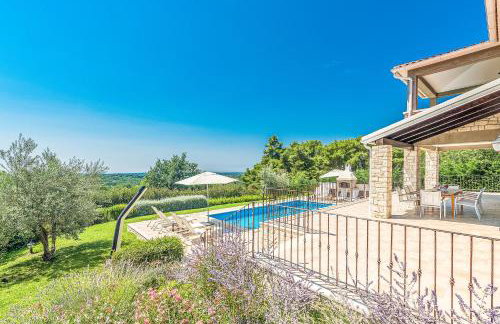 Villa Sterpazzi near Poreč with heated private pool, sea view, jacuzzi and sauna - Foto 14