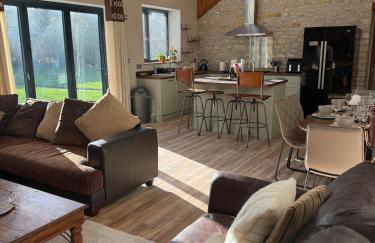 Trendy Barn Conversion Families & Groups Sleeps 8 Fibre WiFi - Photo 1
