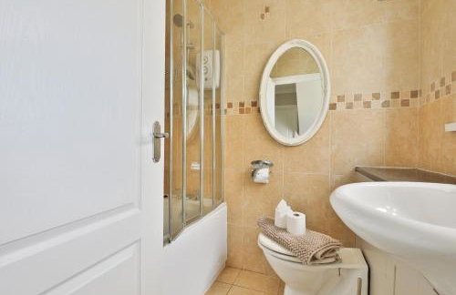 Spacious & Modern Triple-Story Cardiff Home with Pool Table - Foto 39