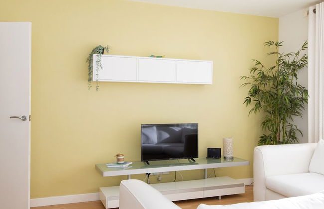 Sunny Modern Nr Beach Village w Parking - Photo 5