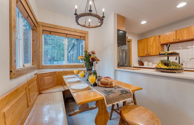 Westlake Cabin by Avantstay Hot Tub Near Skiing Walk to Restaurants Lake - Photo 11