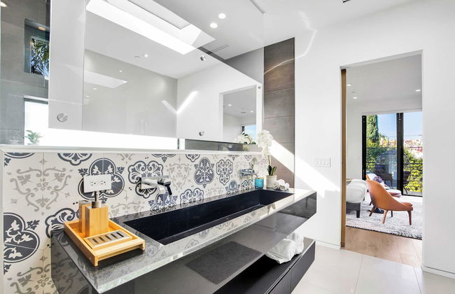 LA Villa by Avantstay Walk to The Grove LA - Photo 8