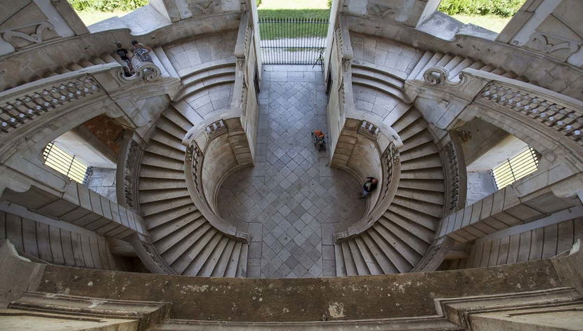 Scorcio della scalinata della Certosa di Padula