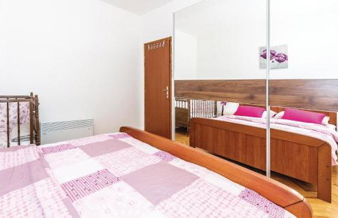 Lovely Home In Unesic - Foto 29