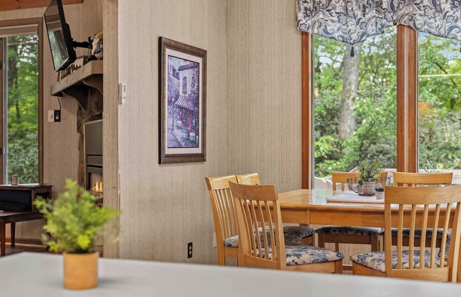 Harmony Ridge by Avantstay Fireplace, Large Deck & Forest Views - Foto 19