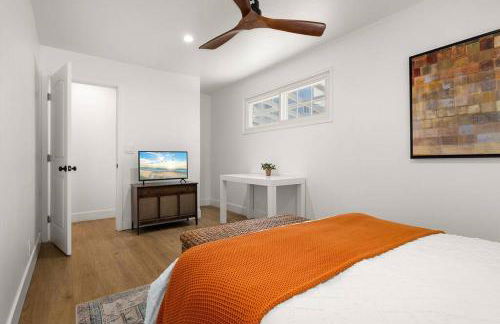 1970s Style Cozy Home with Fireplace Yard and Hot Tub - Foto 22