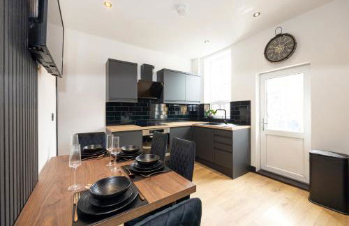 Midnight Manor Cinema Room, Fast WiFi, Ideal for Short & Long Stays - Foto 19