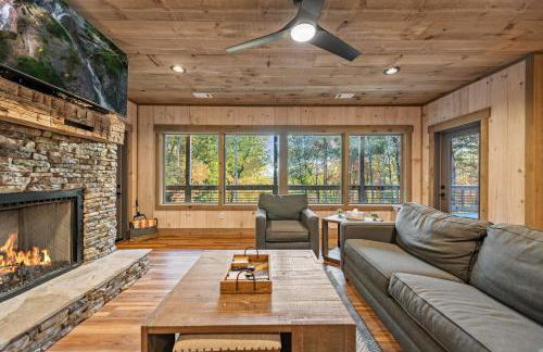 Honeysuckle Chalet - Luxe Mountain Chalet - Hot Tub, Wi-Fi, Pool Table, Party Deck, Fire Pit - 15 mins to Blue Ridge! - Foto 50