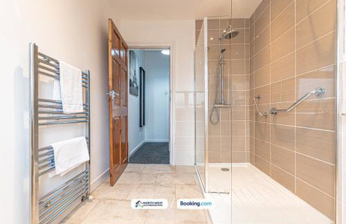 Wigan Work-Ready 3BR House Sleeps 6 Guests - Photo 10