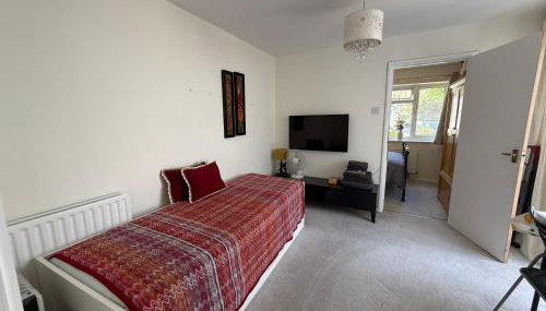 Cosy Apartment with Private Access and Kitchenette in Guildford - Foto 1