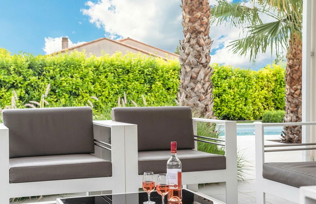 Villa w/ Palm Trees & Pool - Foto 29