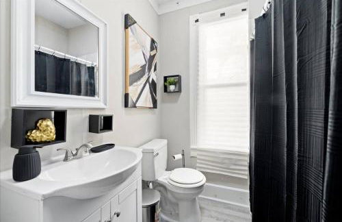 Stylish Private Room in Peaceful Home| 30 Nite Min - Foto 23