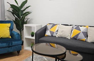 Glebe House - 2 Bedroom Luxury House that sleeps 6, with Free Private Parking, Easy Access to City Centre, and Near the Motorway - Photo 2