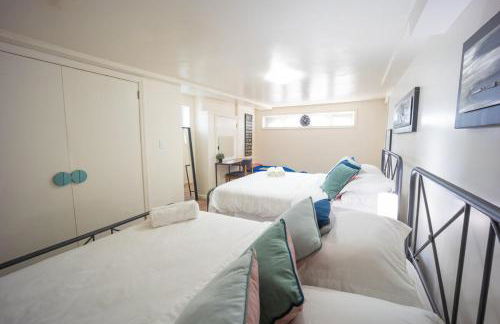 Bright 3bed basement with backyard & free parking - Foto 17