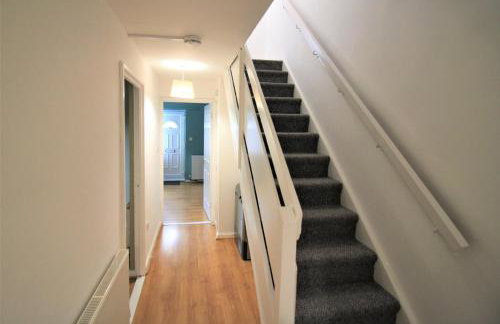 St James House - Charming 3 bed, 2 bathrooms, driveway parking, close to town centre - Photo 32