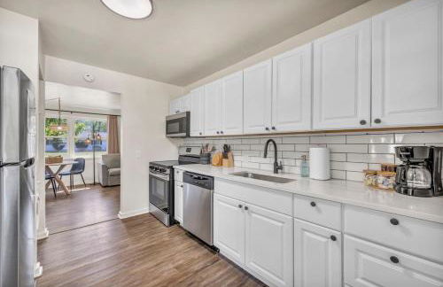 Fenced & Pet-Friendly! Modern 2BR Retreat! CLE-BW - Foto 4