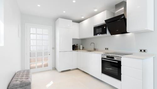 Beachfront Complex Jardines de las Golondrinas Elviria - Foto 3, stove, dishwasher, pet friendly, toaster, minibar