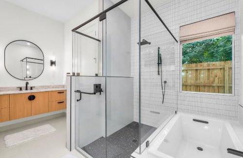 Spacious, Elegant 5 Bed, Best Pool, All New, Close to Beach and Atlantic Ave - Photo 7