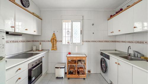 2 Bedroom Stunning Home In Torrevieja - Foto 5