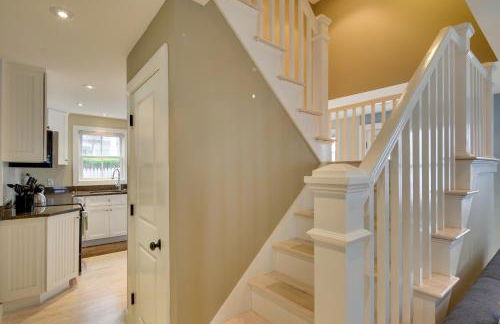 Walk to Beach and Commercial Street! Condo with Patio - Foto 12