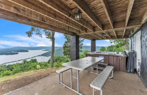 Pop & Granny's cabin with a fire pit hot tub & indoor pool - Foto 41