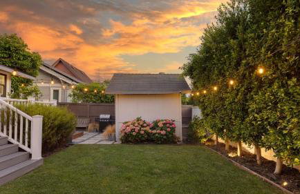 Luxe Backyard Oasis w/ Hot Tub Chic Design South Park Sanctuary - Foto 67