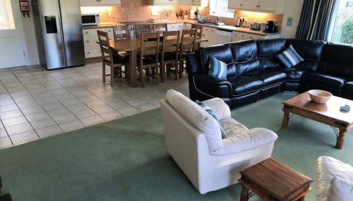 Bramble Cottage - Luxury Holiday Cottage - 4 Beds 3 Baths - Parking - Beach 1 Mile - Fenced Child & Dog Friendly - EV Chrger - Foto 3, stove, dishwasher, pet friendly, minibar