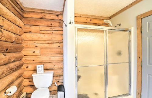 Secluded Gaylord Cabin with Deck, Fire Pit and Grill! - Foto 17