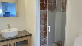 A6 Parking Wifi 1 chambre 3 lits, 1 canapé lit 2 à 6 personnes Réduc à la semaine ou mois - Foto 5, Shower