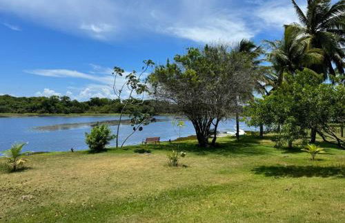 GUARAJUBA PARAÍSO DAS ÁGUAS - APT 2 quartos com AR e TV em TODOS os cômodos - Incluso Roupa de CAMA e BANHO - Filtro de Água Gelada e Maquina de Lavar dentro do APT - TOTAL CONFORTO PARA VC E SUA FAMILIA - Cond A beira da Lagoa e perto da PRAIA - Foto 16