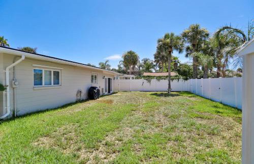 Beachside snowbird escape with fenced yard & washer/dryer - walk to beach access - Foto 31