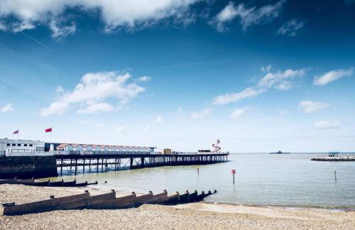 Bay escape beach apartment steps from the sea - Foto 26