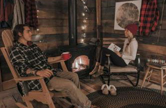 Cozy Log Cabin with an Indoor Fireplace Located on 70 Forested Acres in Leicester, Vermont - Foto 2