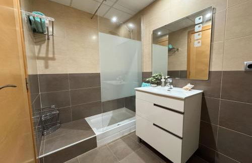 Family & Friends Apartment with Pool - Foto 20