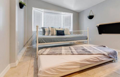 Spacious 4BR w/ Pool, Spa, Mini Golf & Game Lounge - Foto 30