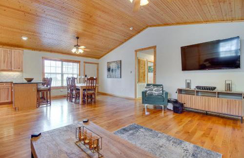 Norfork Lake Access Cabin with Deck and Water View! - Foto 6