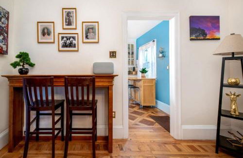 The Golden Parlor- Historic Victorian, Hot Tub - Foto 22