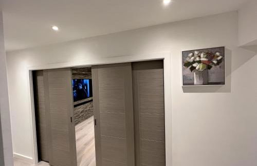 Entire Modern 2- Bedroom Apartment Modern Comfort Near Central London - Foto 11