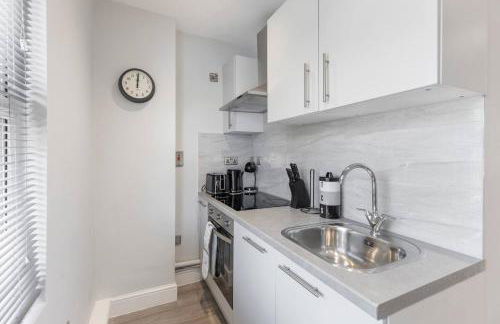 Perfect Flat Next To Highgate Station - Photo 6