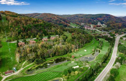 Renovated Ski In Out Condo King Bed Patio Grill - Foto 46