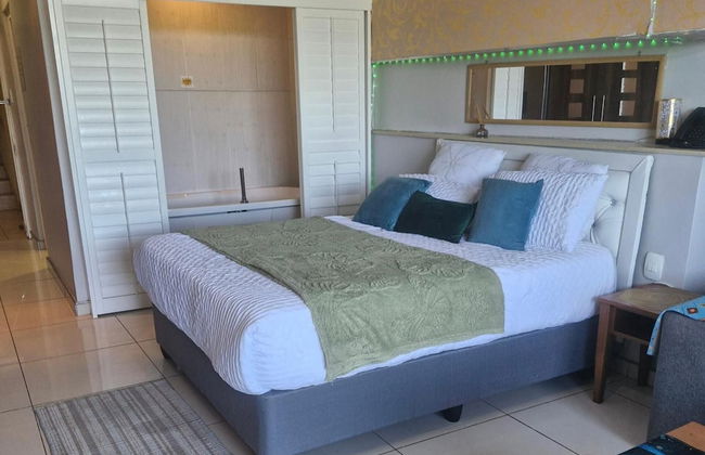 Studio Resort Apartment - Sleeps 2 - Beachside - Photo 2