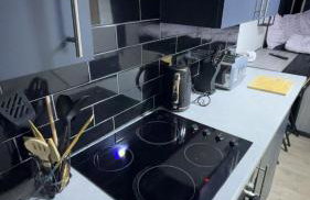 Studio apartment in bolton town - Photo 3