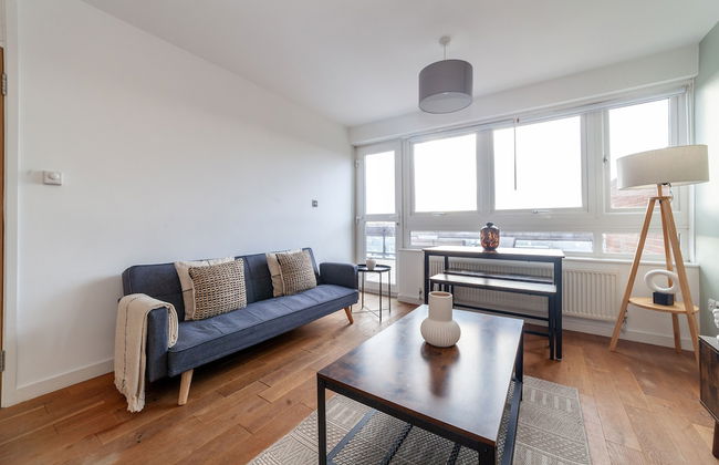 High-End 2 Bed Flat near Westfield London - Photo 20