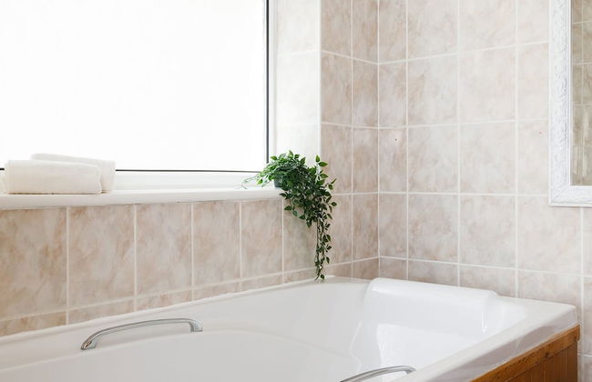 Sunny Seafront Chalet - Sleeps 6 - Photo 27